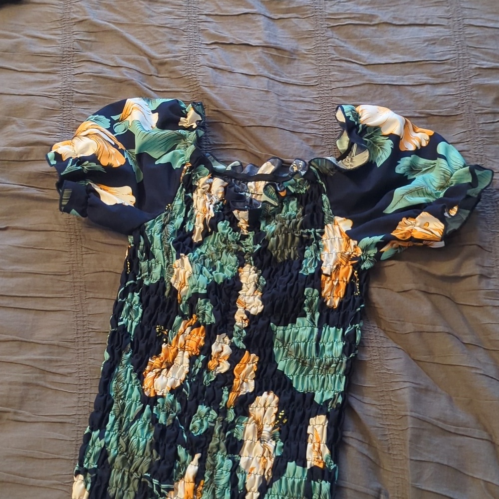Women's Floral Smocked Ruffle Sleeve Stretch Dress - Size Small Like New - Picture 4 of 4